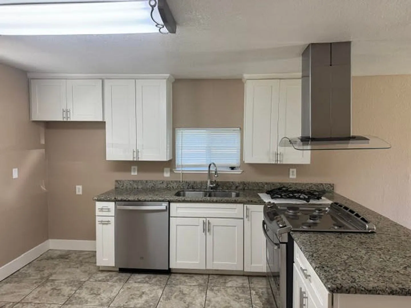 Completely Remodeled 4 bedroom in Ripon — Photo 4