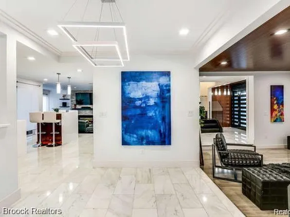 28375 E Chatham Rd, Grosse Ile, MI 48138