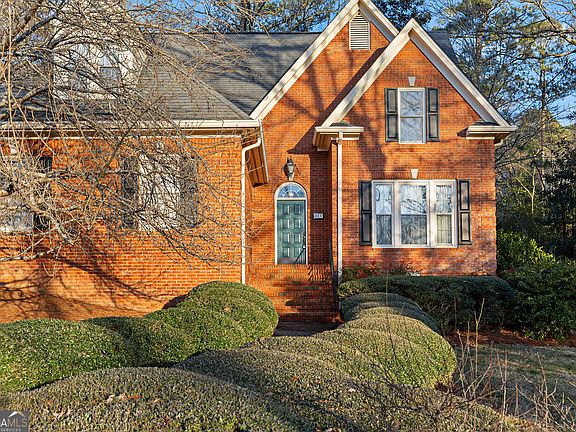 2nd image of 811 Collinwood Rd SE