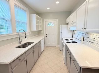 Spacious 2BR/1BA downstairs apartment in 2-unit building., Savannah, GA 31405