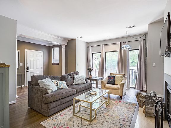 4th image of 5381 Pershing Ave APT 105