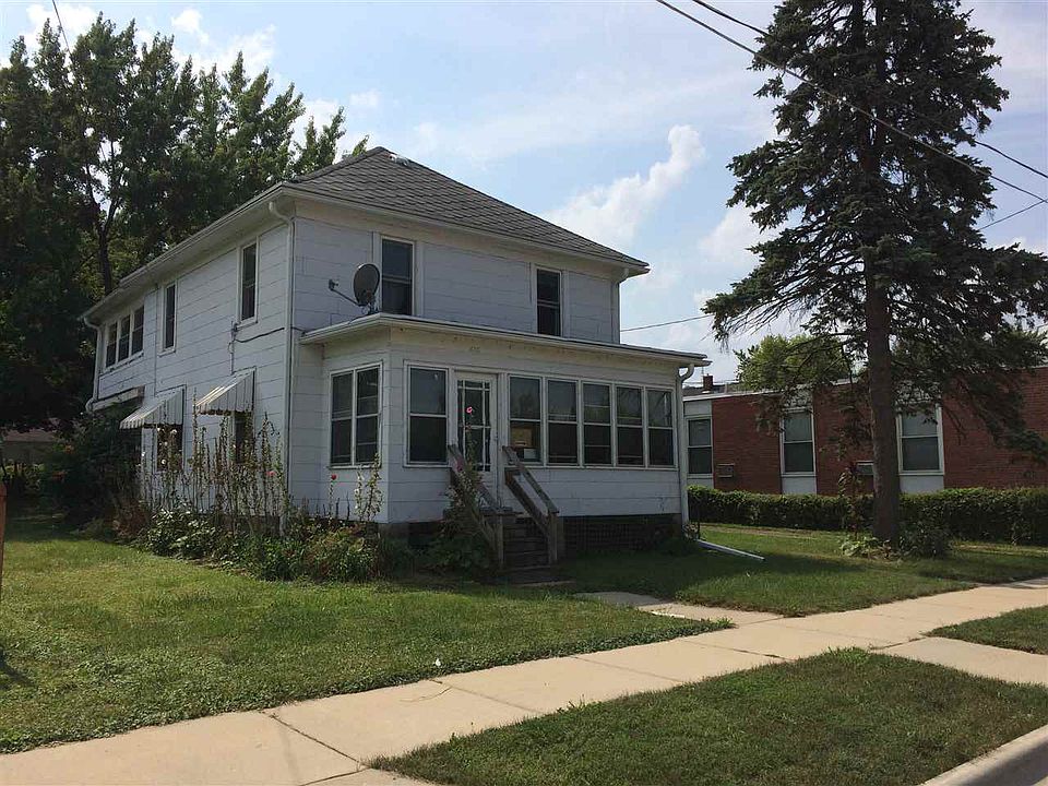 1st image of 414 S River St