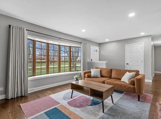 436 Springhill Dr #ID1237886P, Roselle, IL 60172