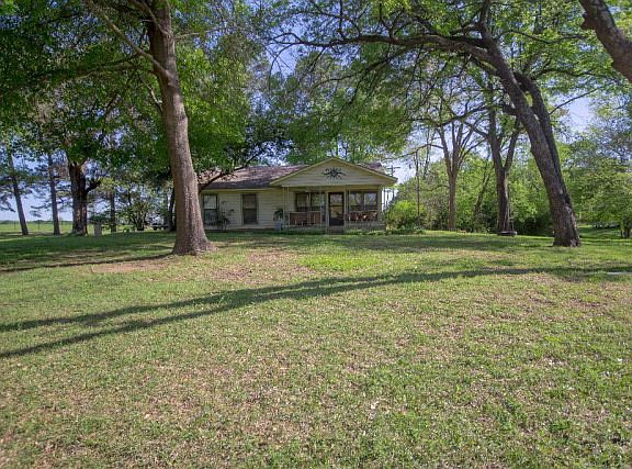 4th image of 2300 Driftwood Dr