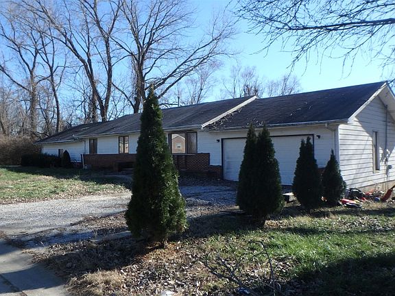 4th image of 74 Montclair Dr