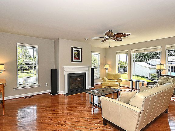 5th image of 296 Ariel Dr NE