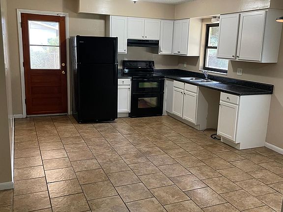 2nd image of 3620 NE 25th Ave