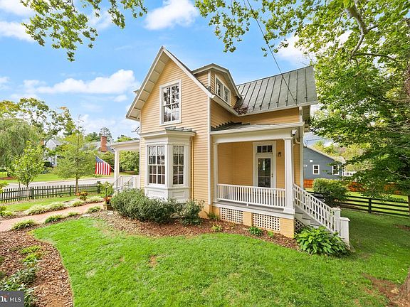 3rd image of 320 Culpeper St