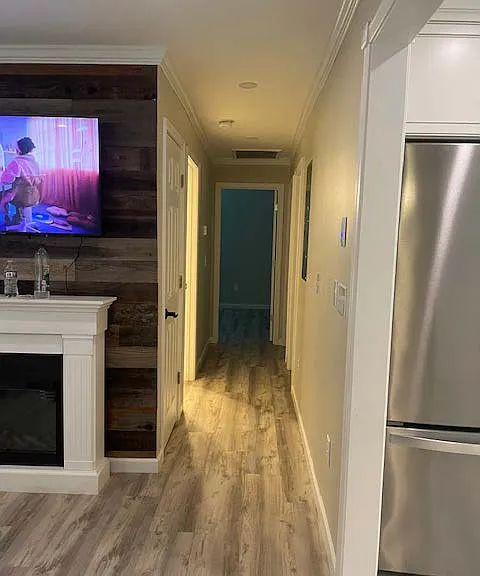 453 Thompson St — Photo 3