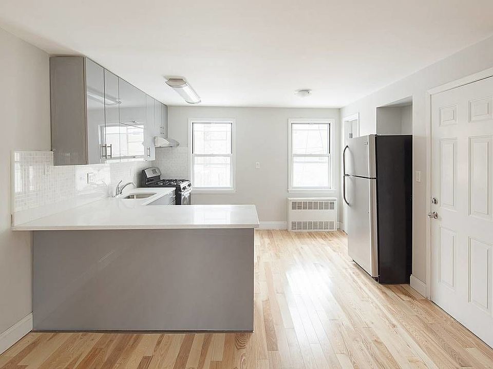 1st image of 10-14 47th Ave #3