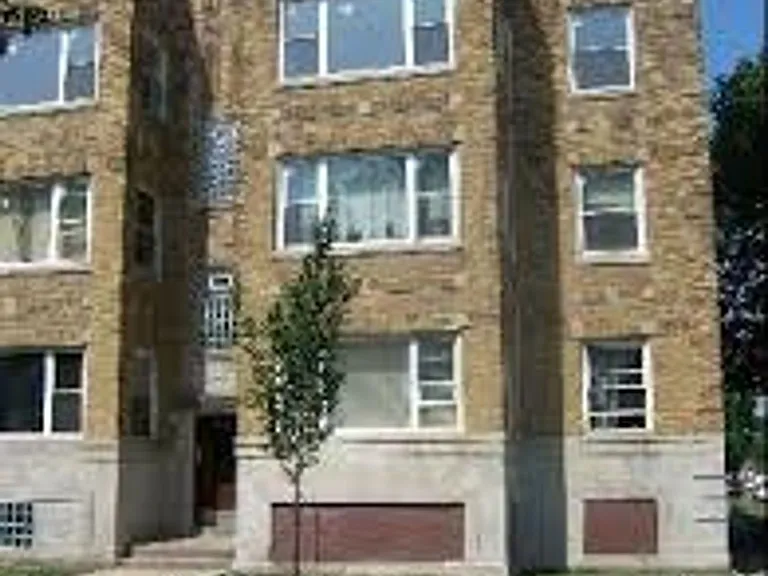 6200 S Albany Ave — Photo 2