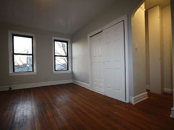 4th image of 885 E 38th St APT 34