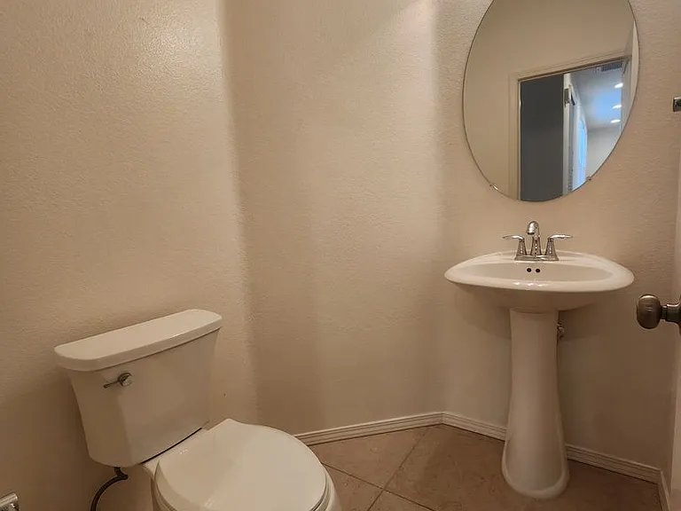 13891 Huntervale Dr — Photo 9