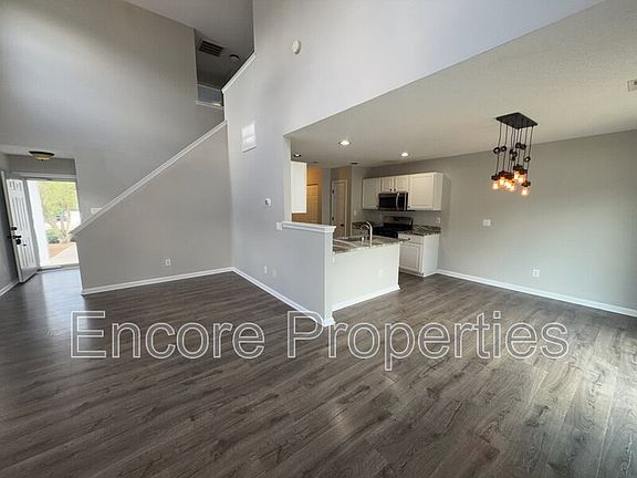 3rd image of 221 Danesway Dr