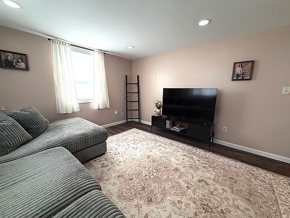 3rd image of 113 W Maple St