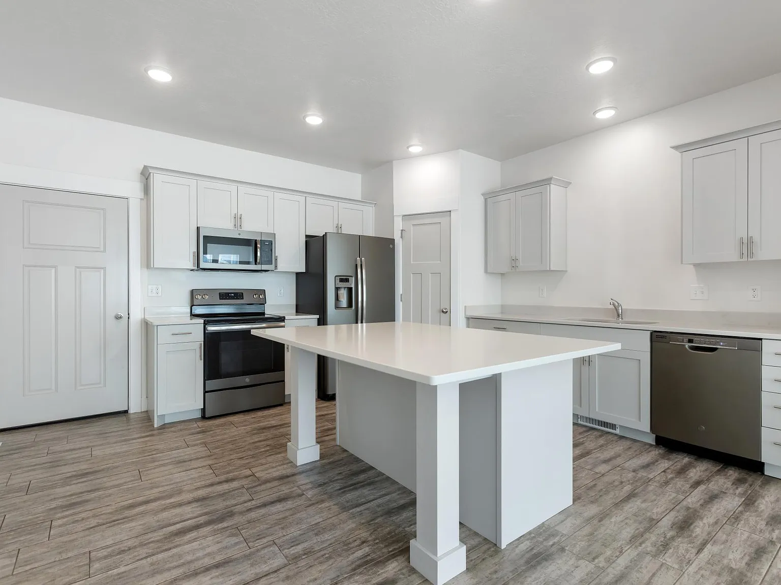 Porter Ranch Townhomes — Photo 2