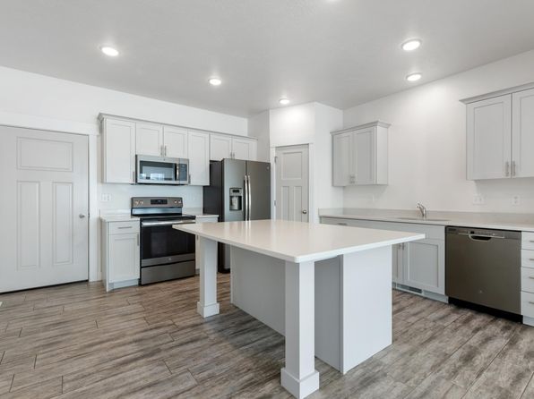 Porter Ranch Townhomes | 3931 E Cardon Ln, Eagle Mountain, UT