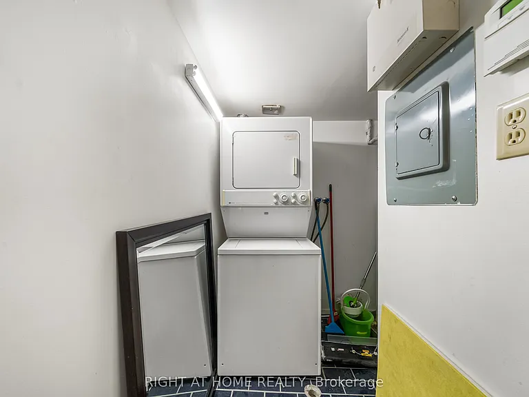 360 Bloor St E #411 — Photo 22