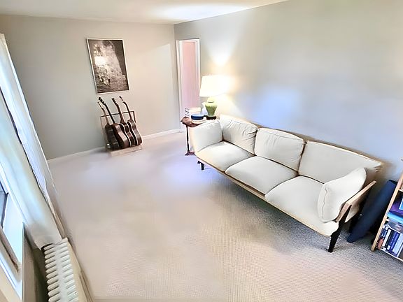 3rd image of 1762 Beverly Pl #2