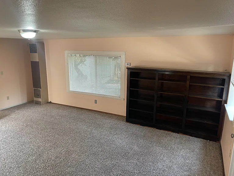 1092 Humboldt Ave #1 — Photo 3