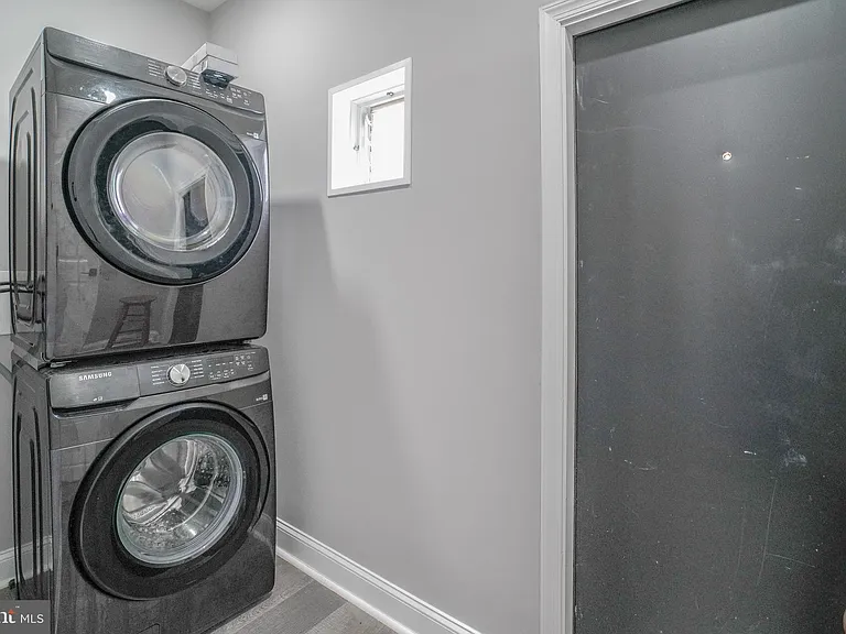 1535 W Seltzer St — Photo 20