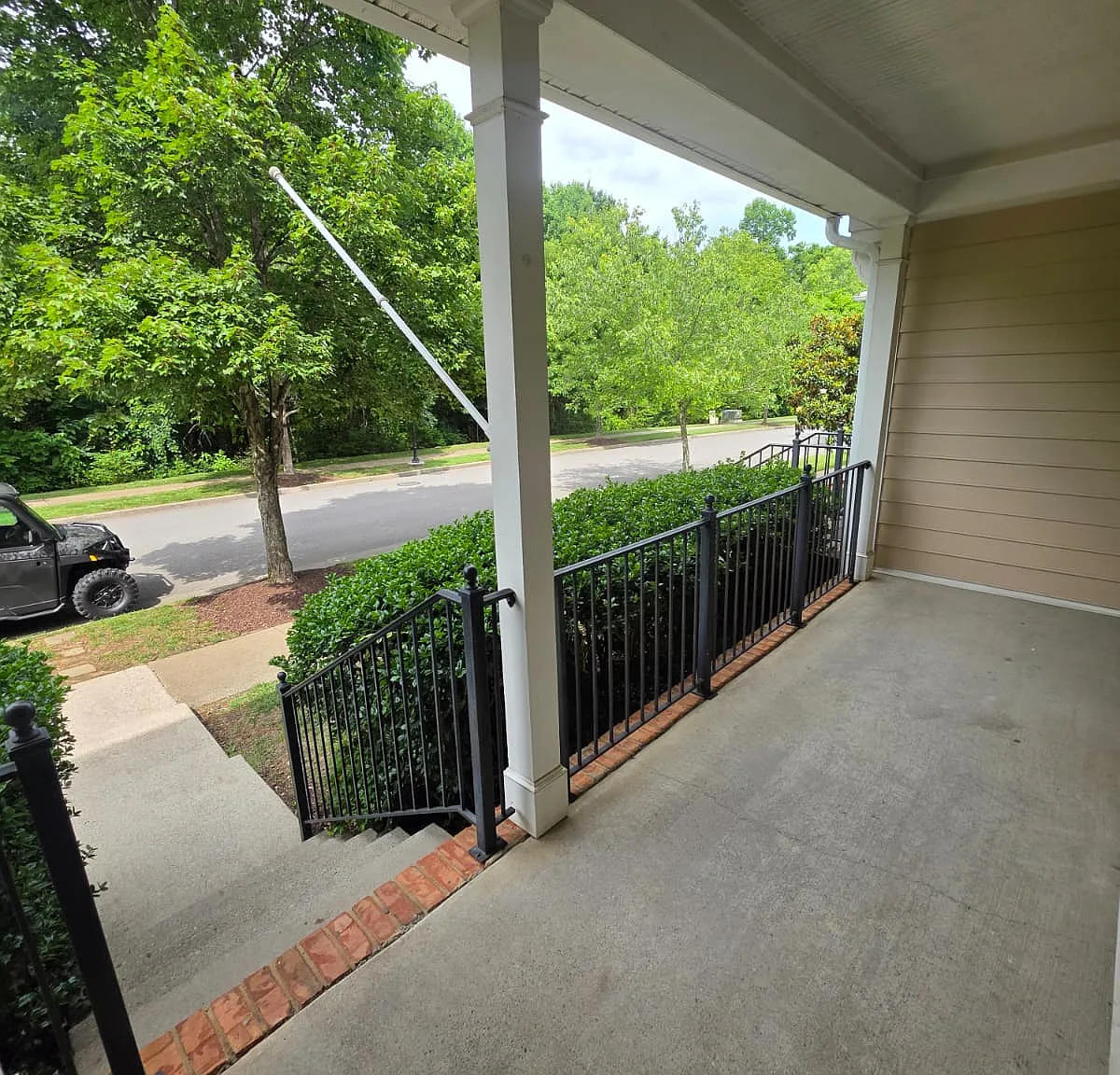 7025 Sunnywood Dr — Photo 2