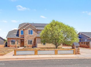 1914 Round House Dr, Winslow, AZ 86047
