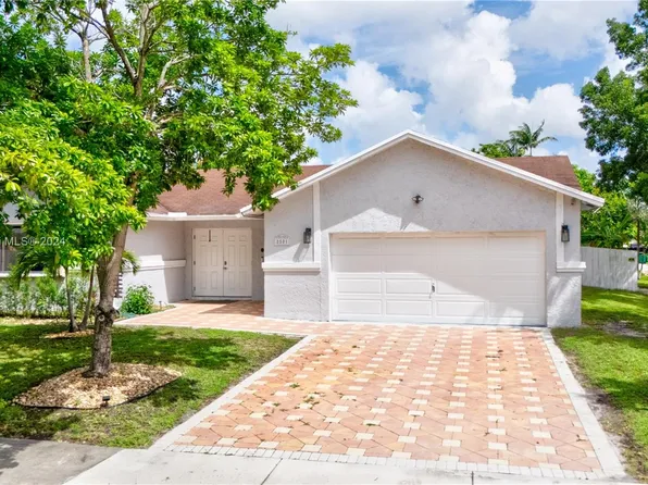 8501 NW 53rd Ct, Lauderhill, FL 33351