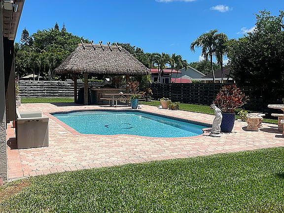 backyard/pool