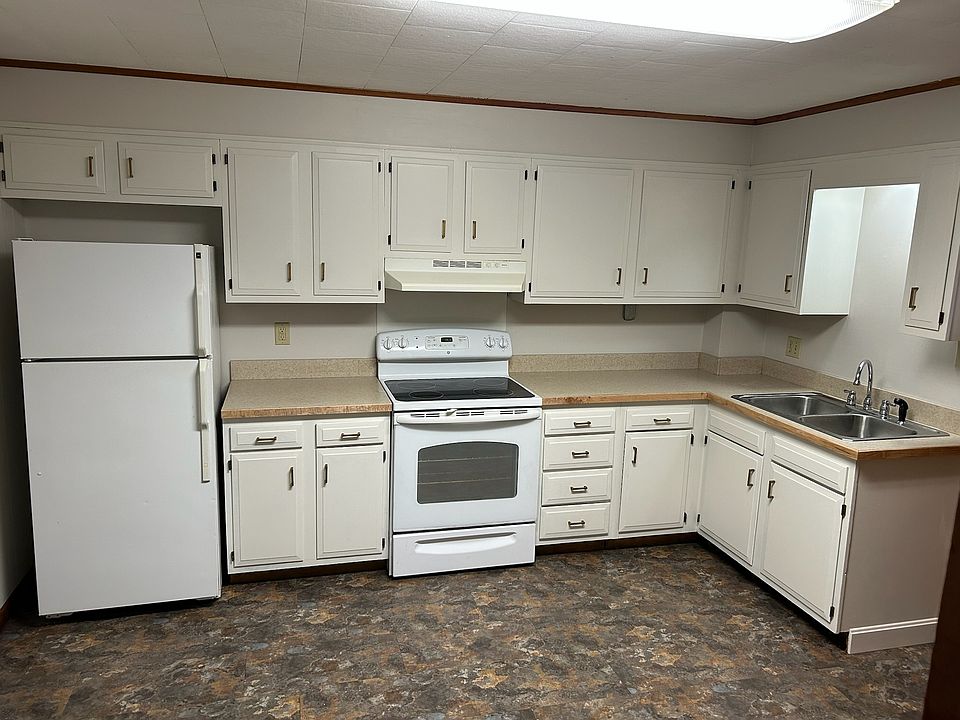 1st image of 904 Country Club Dr APT A