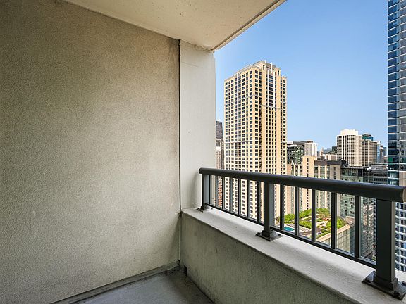 5th image of 345 N La Salle Dr APT 3403