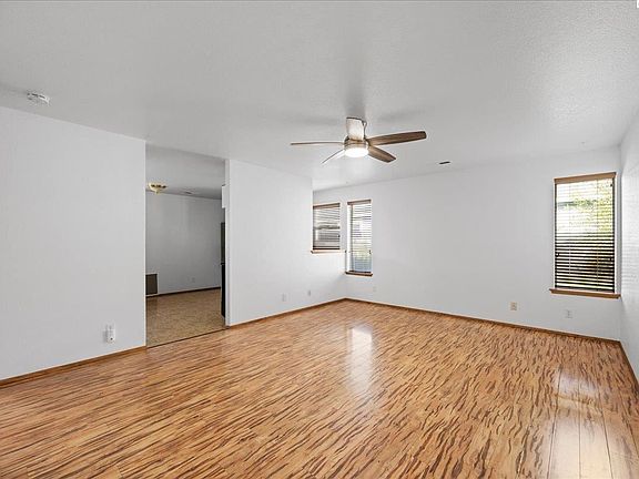 4th image of 1111 W Entiat Ave