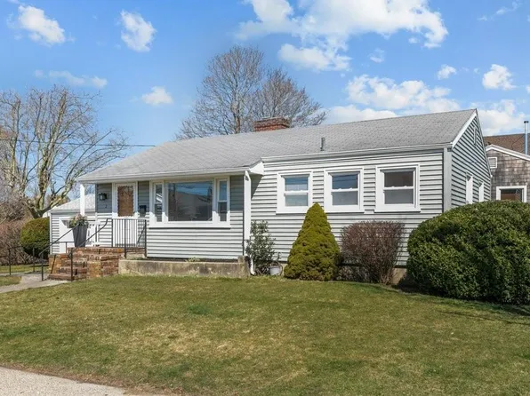 2 Pennacook St, Newport, RI 02840