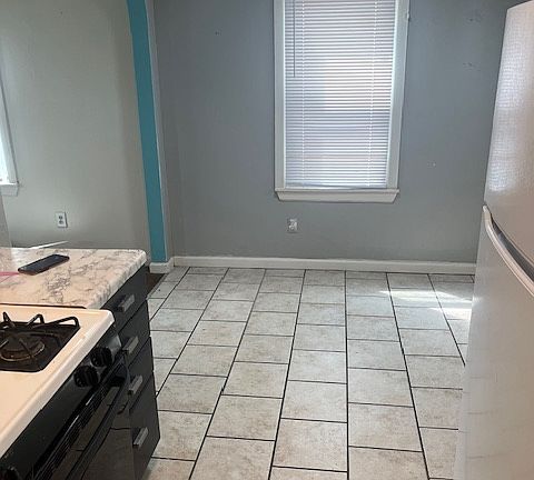 5th image of 4101 SE 10th St