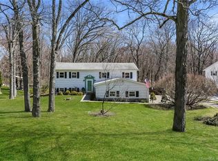20 Fairway Dr, Danbury, CT 06811