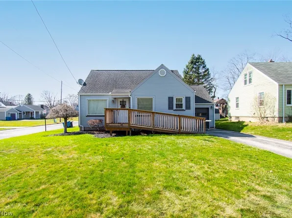 361 Poland Ave, Struthers, OH 44471