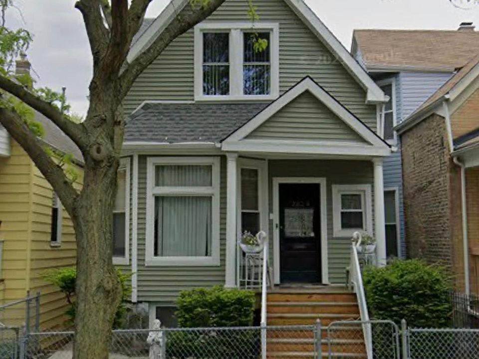1st image of 2824 N Whipple St #2