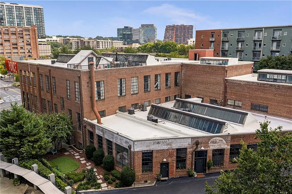 1 bed, 1.0 bath, 904 sqft, $3,500 — Photo 3