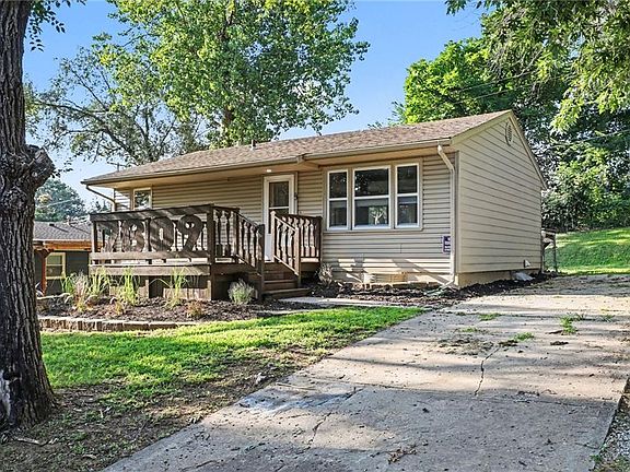 3rd image of 7809 E 48th Ter