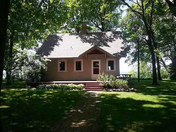 2nd image of 14922 Walnut Ln NE