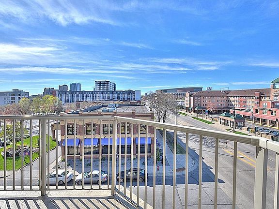 2nd image of 417-2600 University Ave SE #417