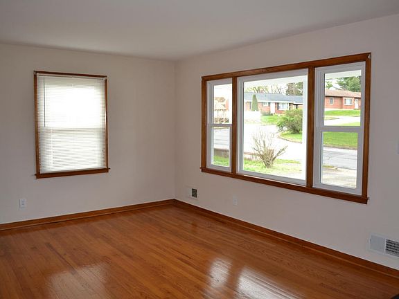 2nd image of 4107 Holmes St NE