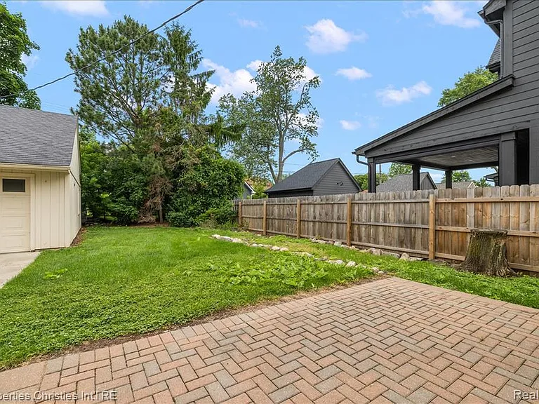 2635 Dorchester Rd — Photo 40