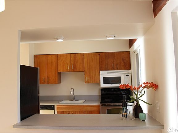 4th image of 465 Winslow Way E APT 301