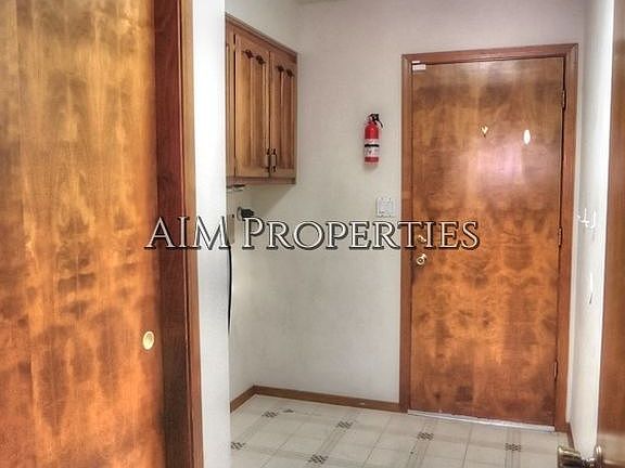 4th image of 5514 Edwards Dr NE