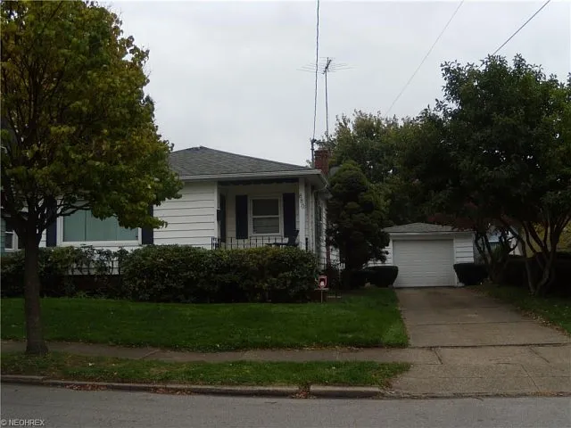 880 Harrison Ave photo 1