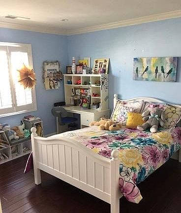 Extra large bedroom.