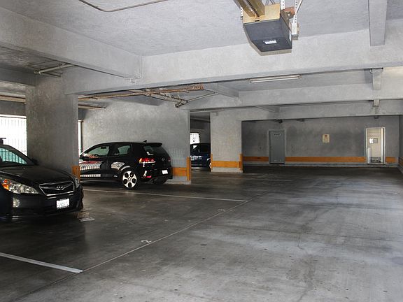 3rd image of 1520 Freeman Ave
