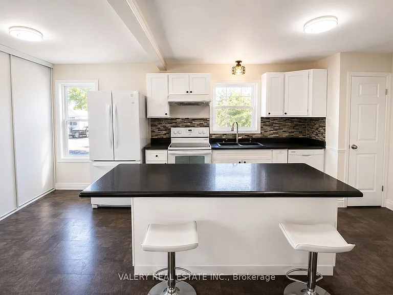 374 Edmonton St #MAIN — Photo 3