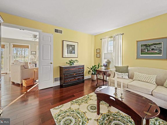 2nd image of 1206 Weymouth St